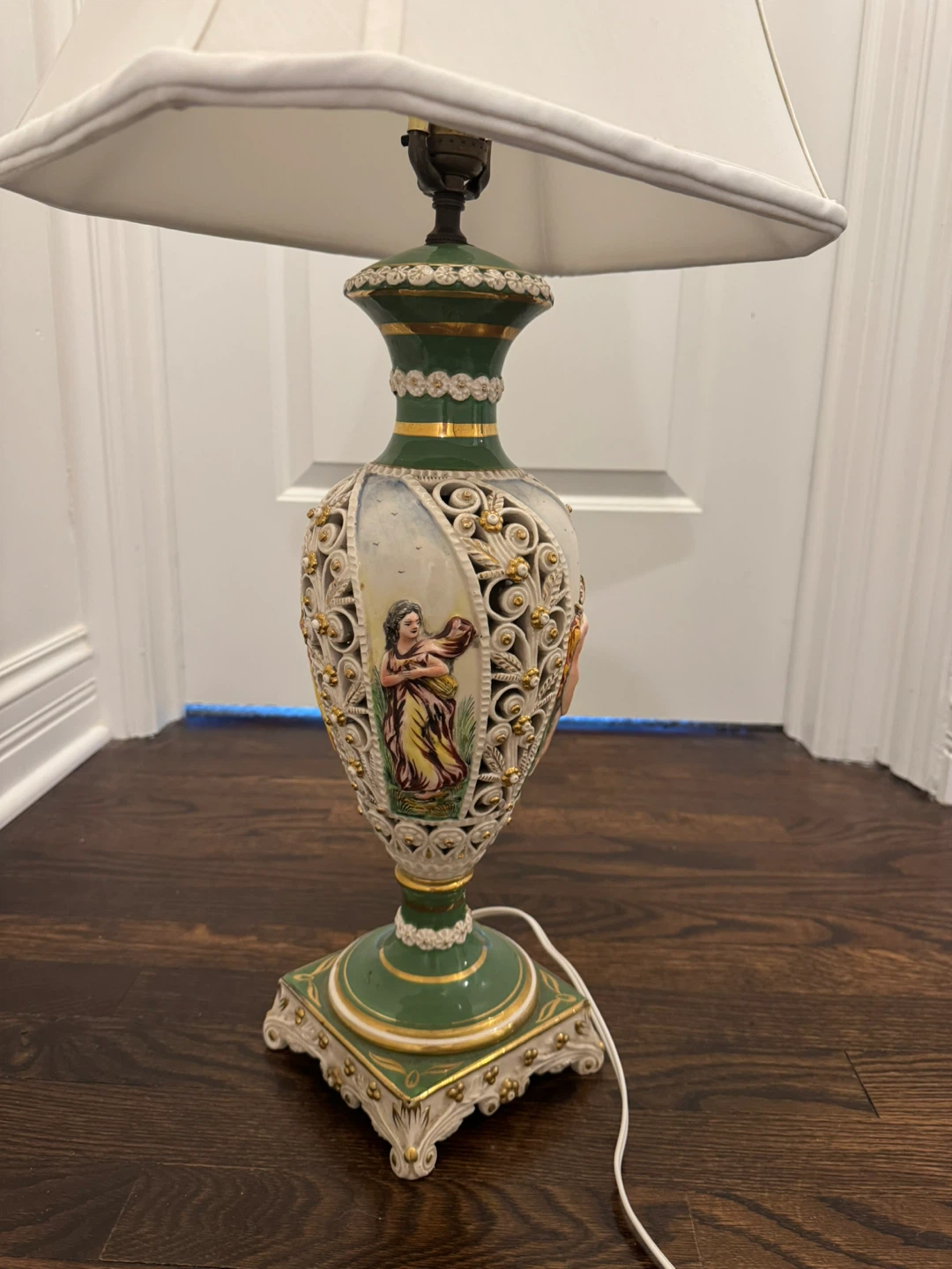 Vintage Capodimonte Style Lamp - photo 4