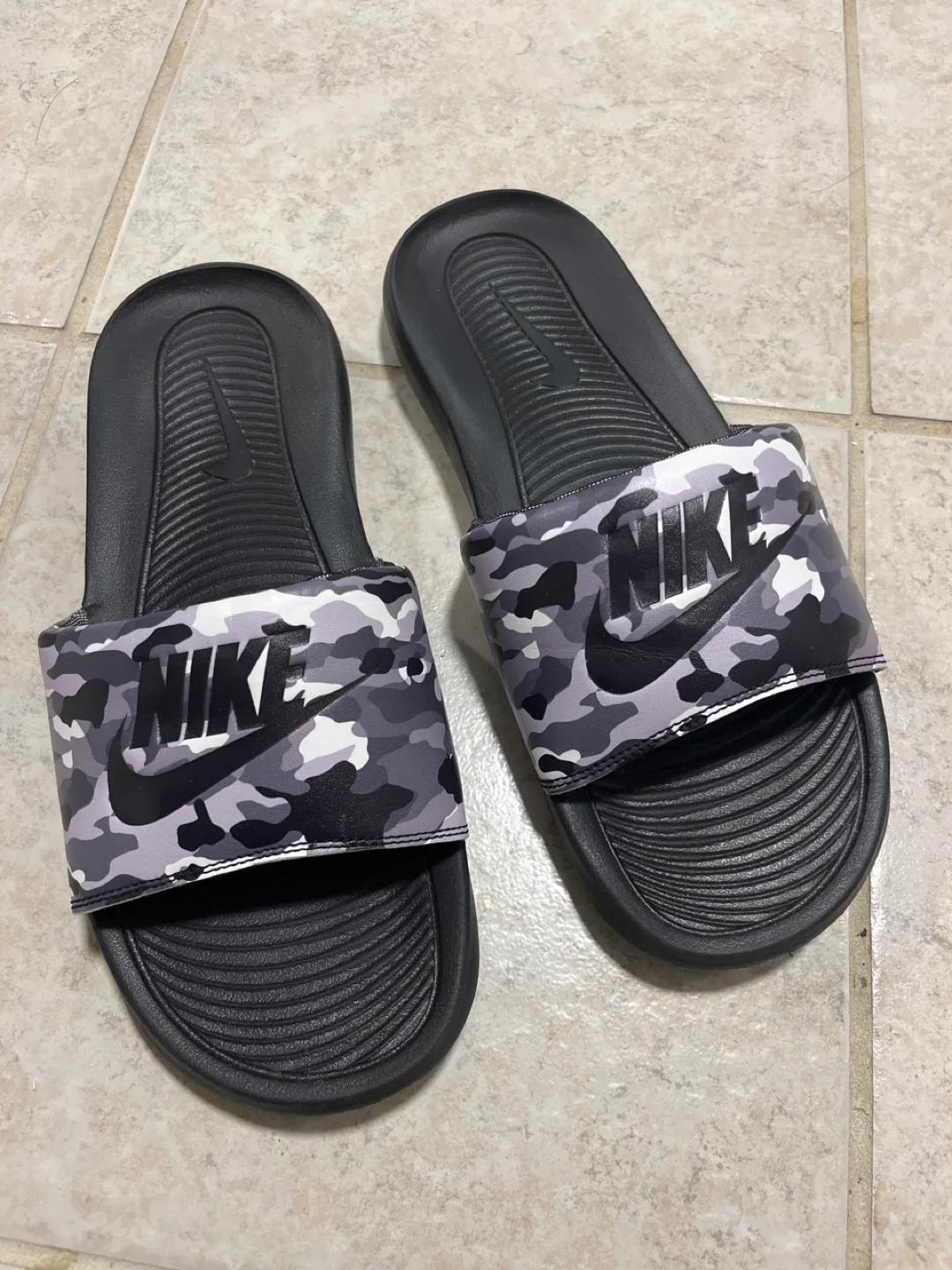 Nike Slides - Size 9 US image indicator(2)