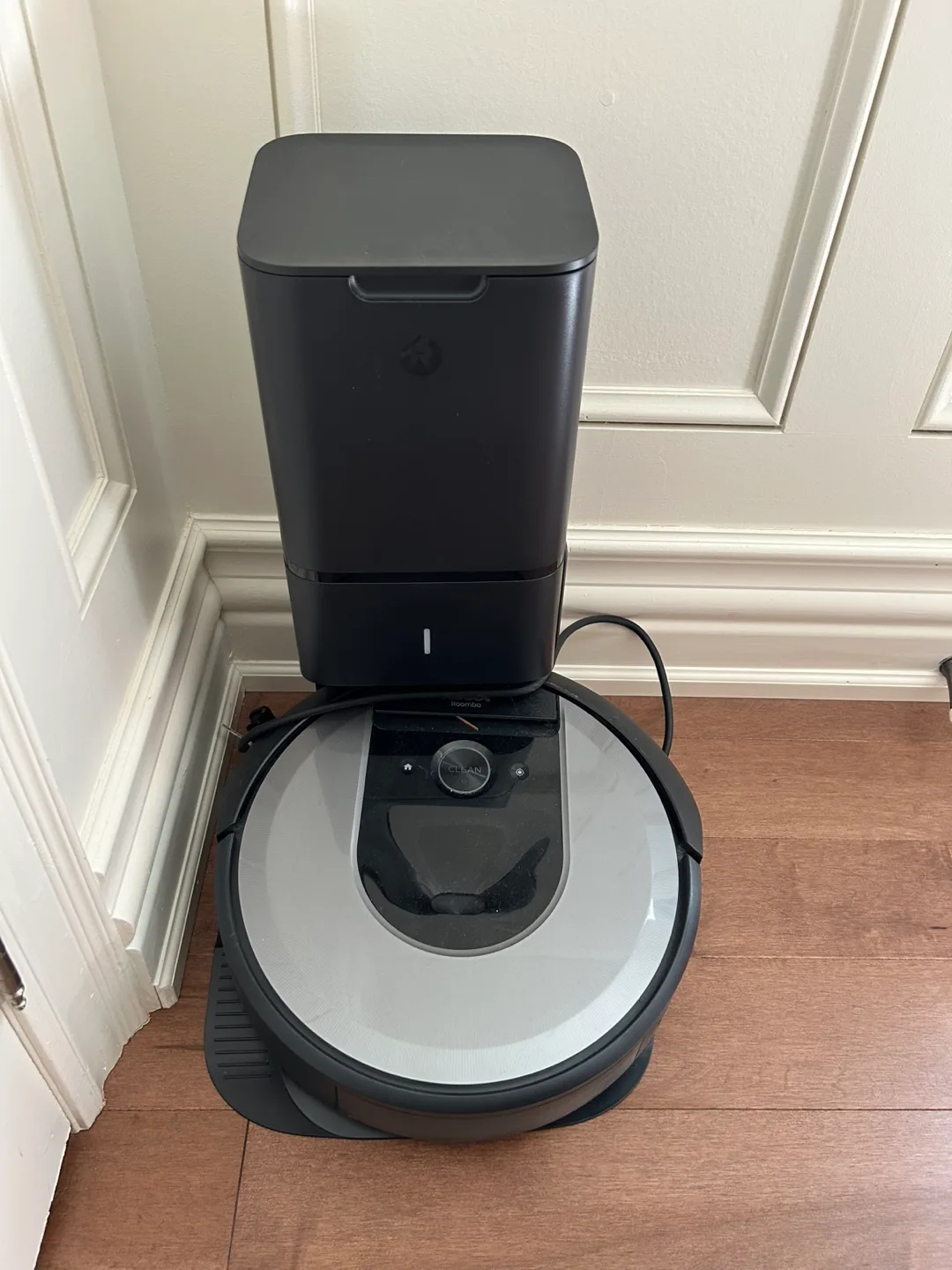 iRobot Roomba i8 Robot Vacuum
