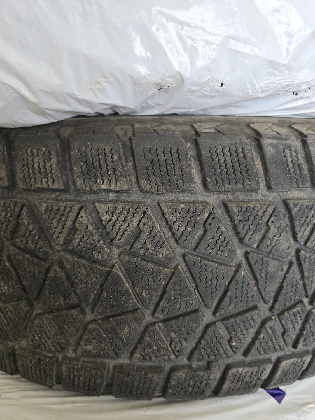 Bridgestone Blizzak DM-V2 255/65R18 - 4 tires - photo 5