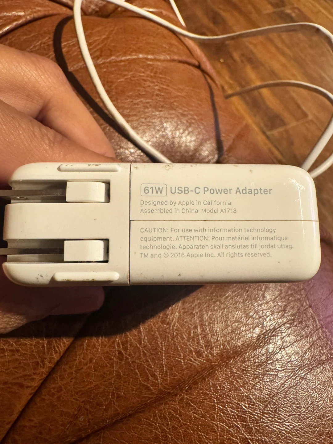 Apple 61W USB-C Power Adapter - Model A1718 - photo 2