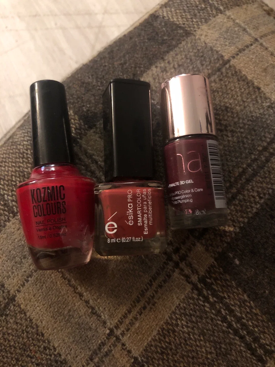 3 Nail Polishes: Kozmic, Ésika PRO, na thumbnail