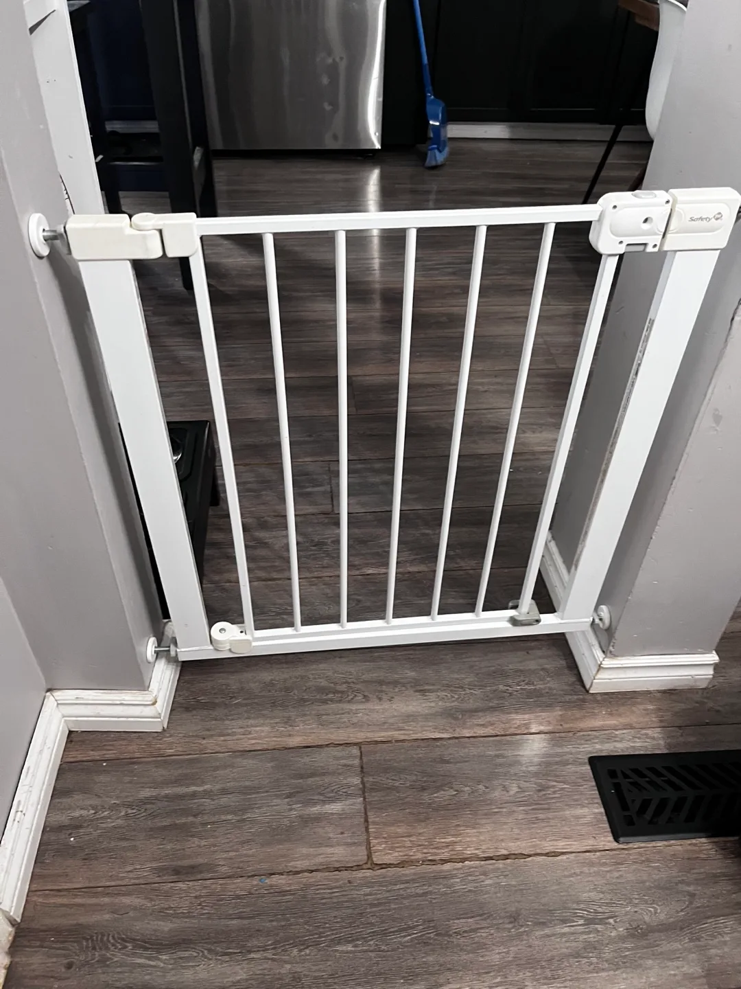 Safety 1st Baby Gate thumbnail