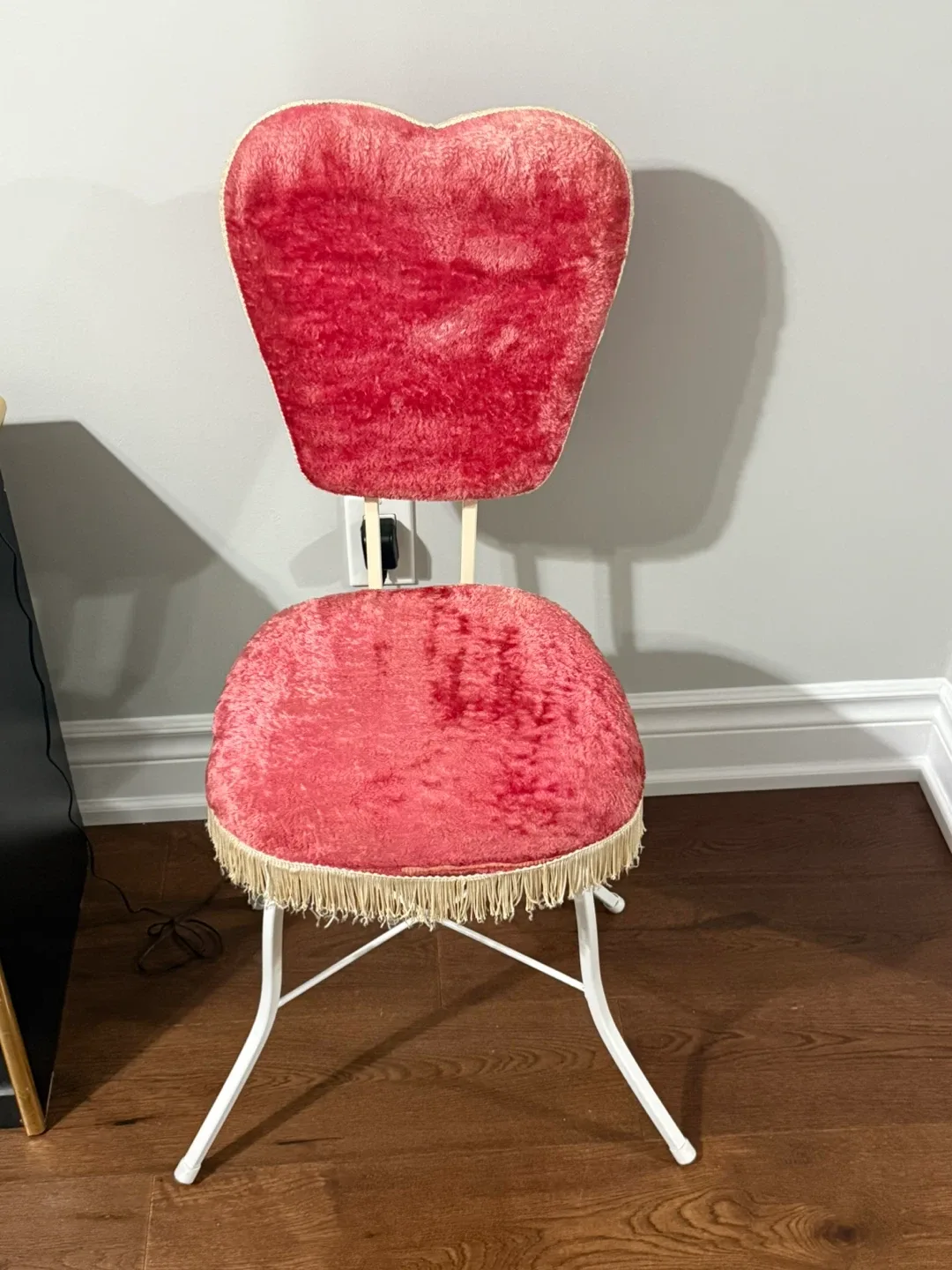 Red Velvet Heart-Shaped Vanity Chair thumbnail