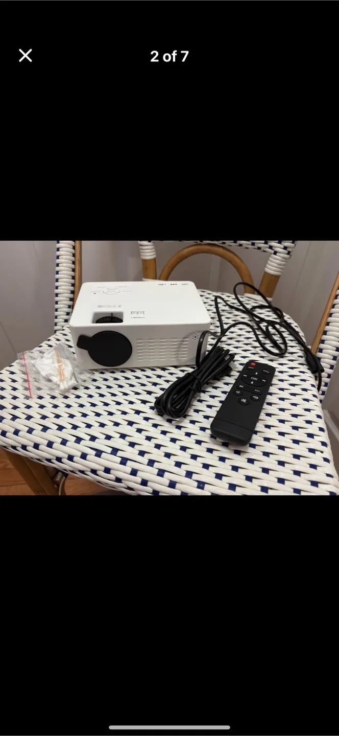 Portable Mini Projector with Remote - White image indicator(2)