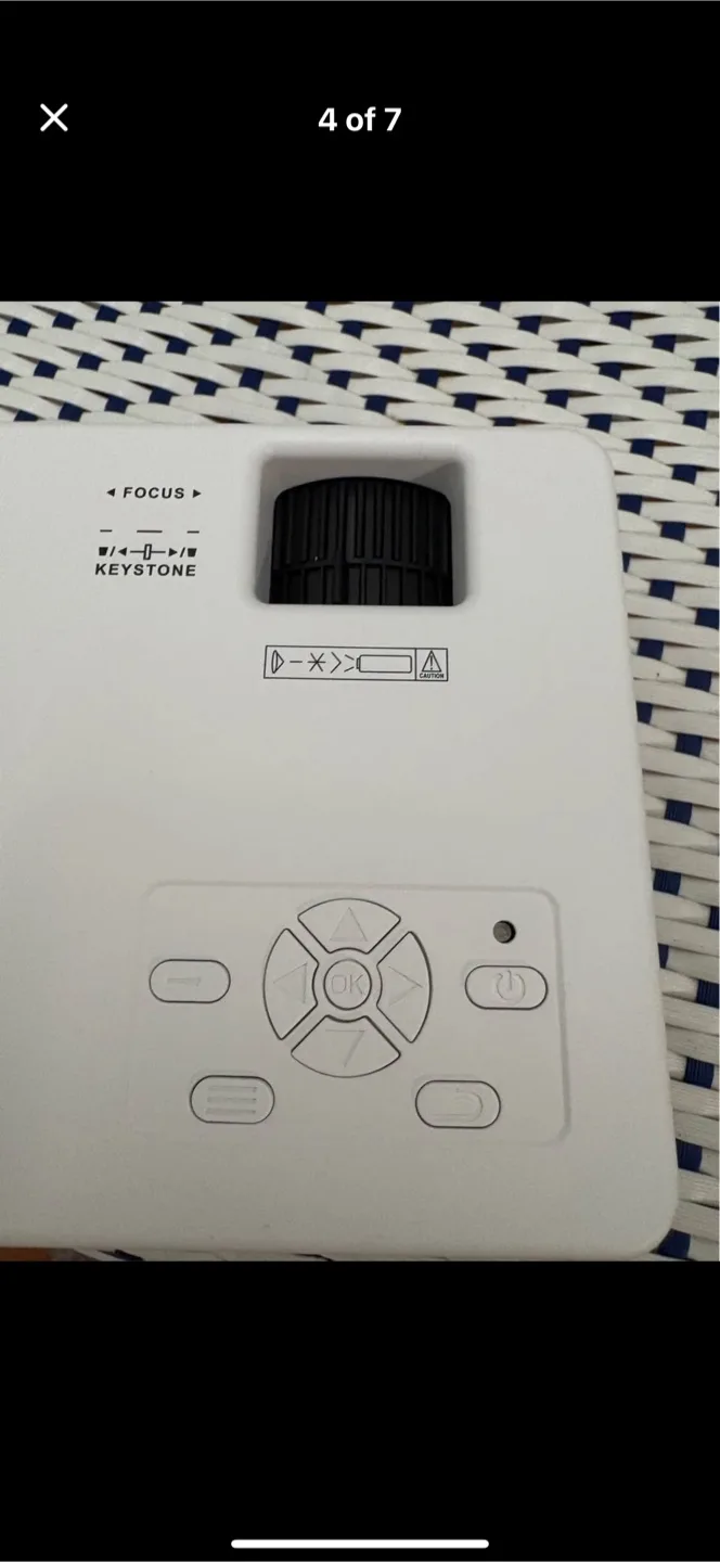 Portable Mini Projector with Remote - White image indicator(4)