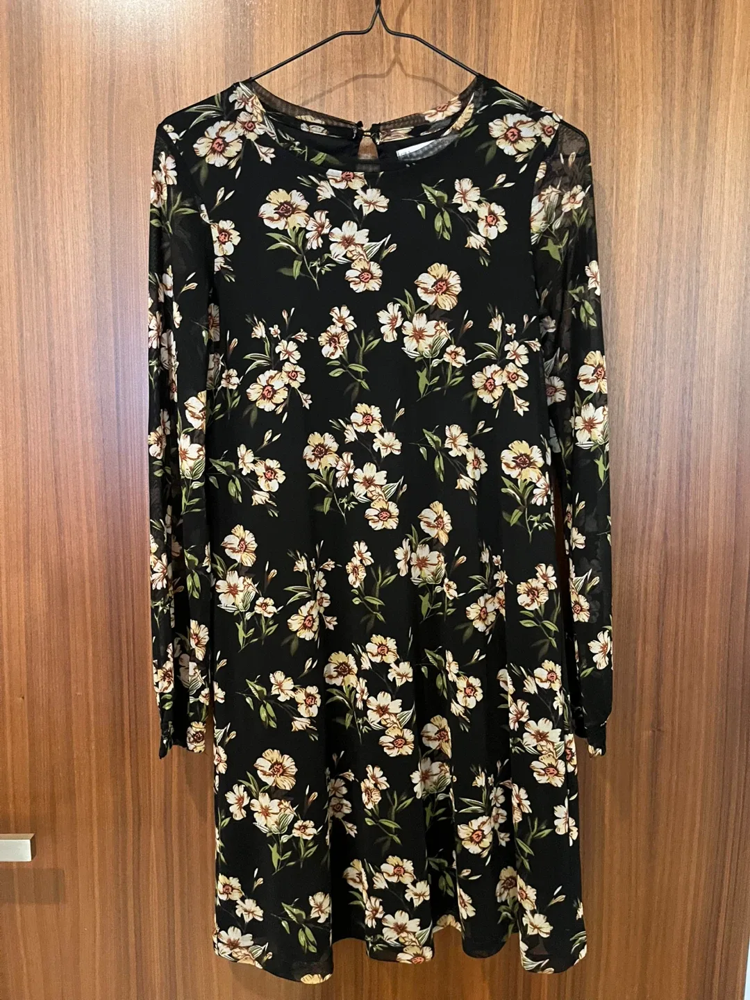 Moving Sale‼️Mixed Dresses - Various Brands & Styles image indicator(3)