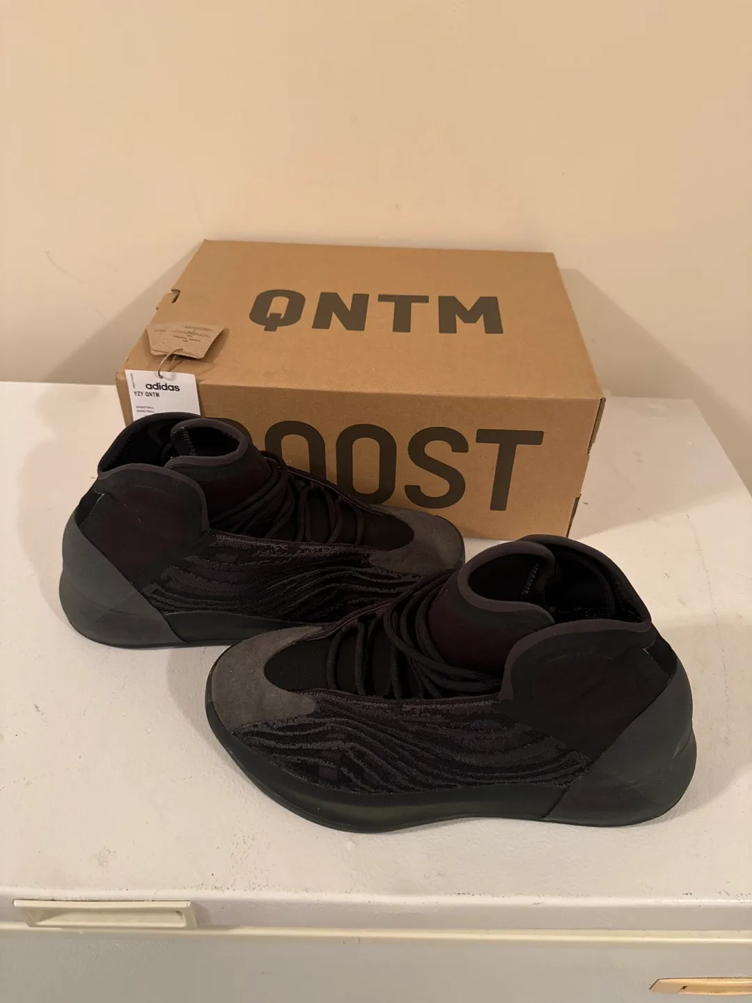 Adidas YZY QNTM Onyx, US 11 image indicator(2)