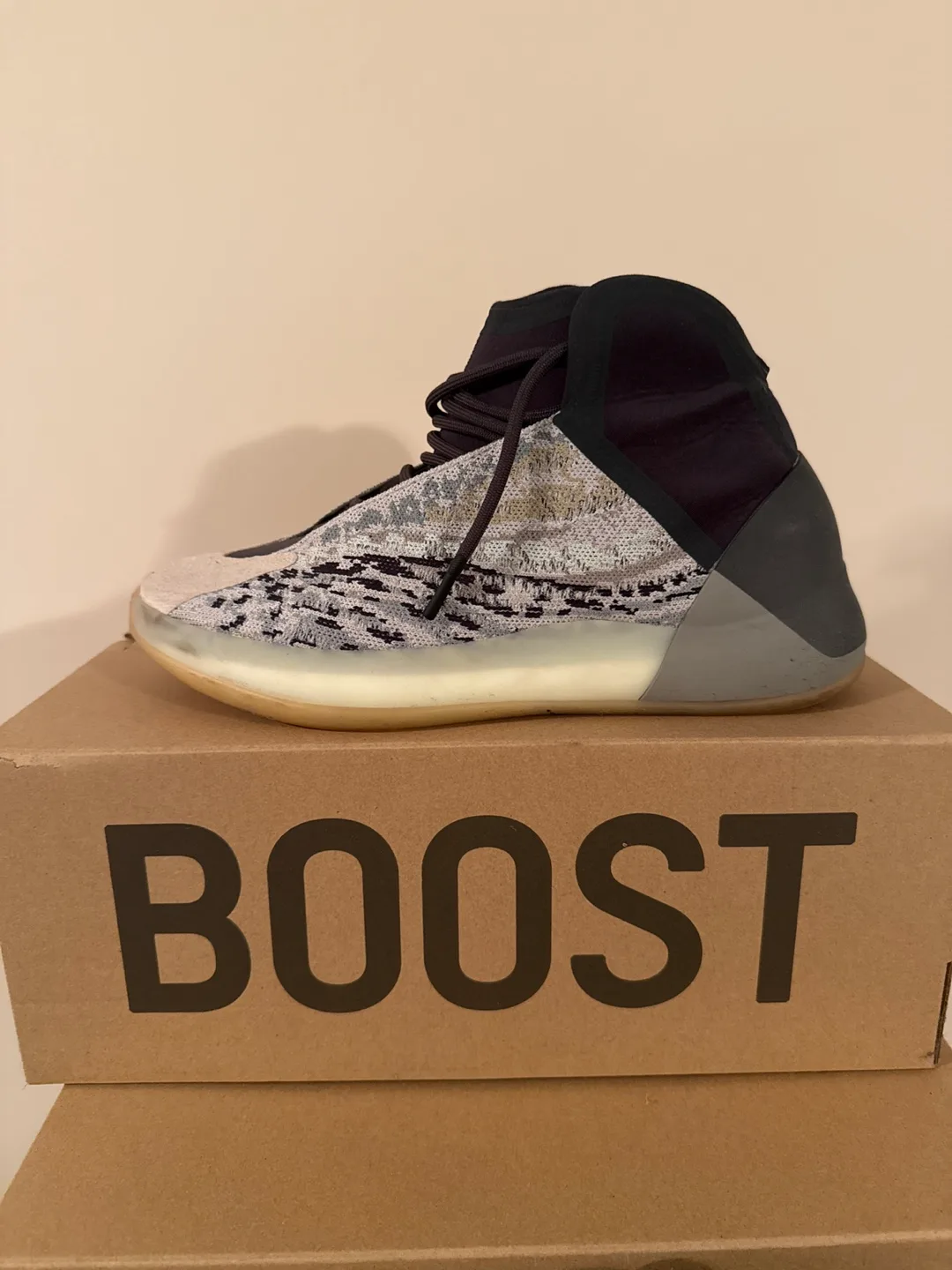 Adidas YZY QNTM Basketball Shoes - US 11 image indicator(7)