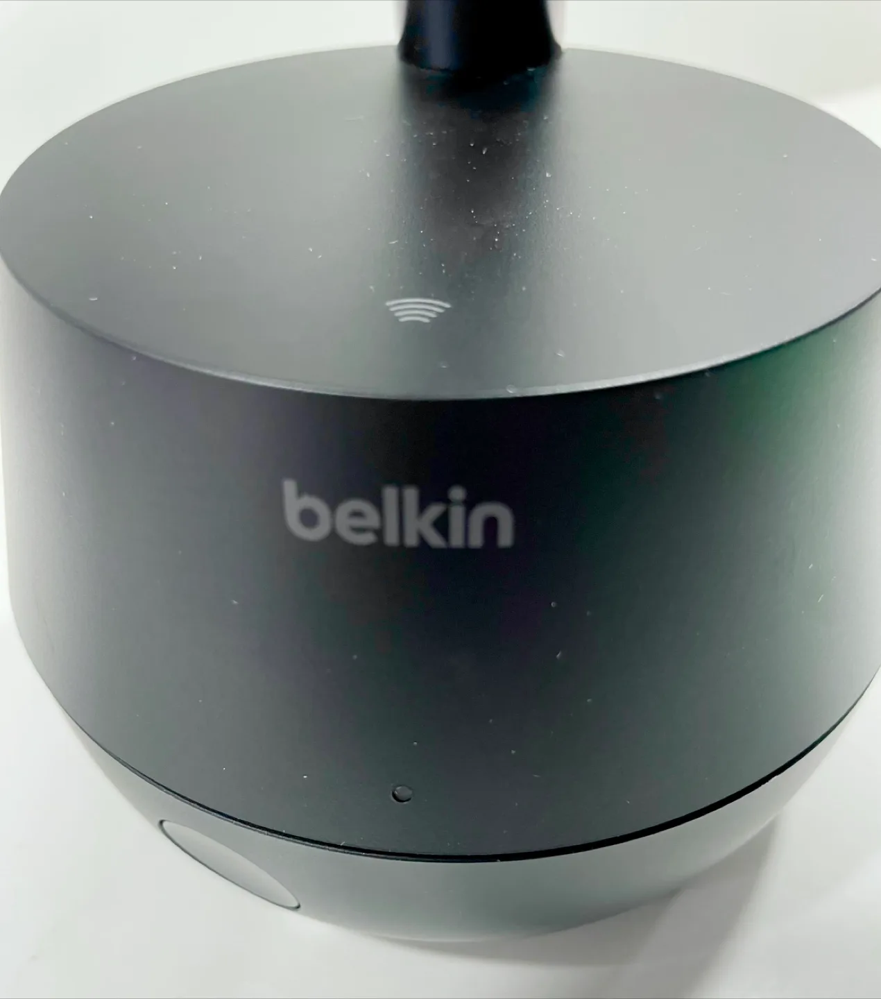 Belkin Stage Auto-Tracking Stand Pro with DockKit, 360 Rotation image indicator(3)