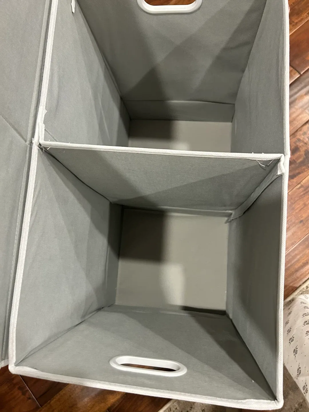 Double Bin Laundry Hamper with Lid image indicator(3)