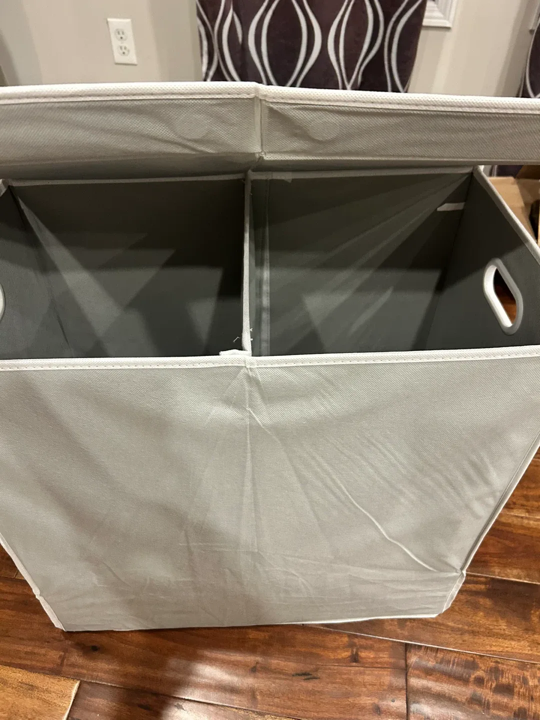 Double Bin Laundry Hamper with Lid image indicator(2)