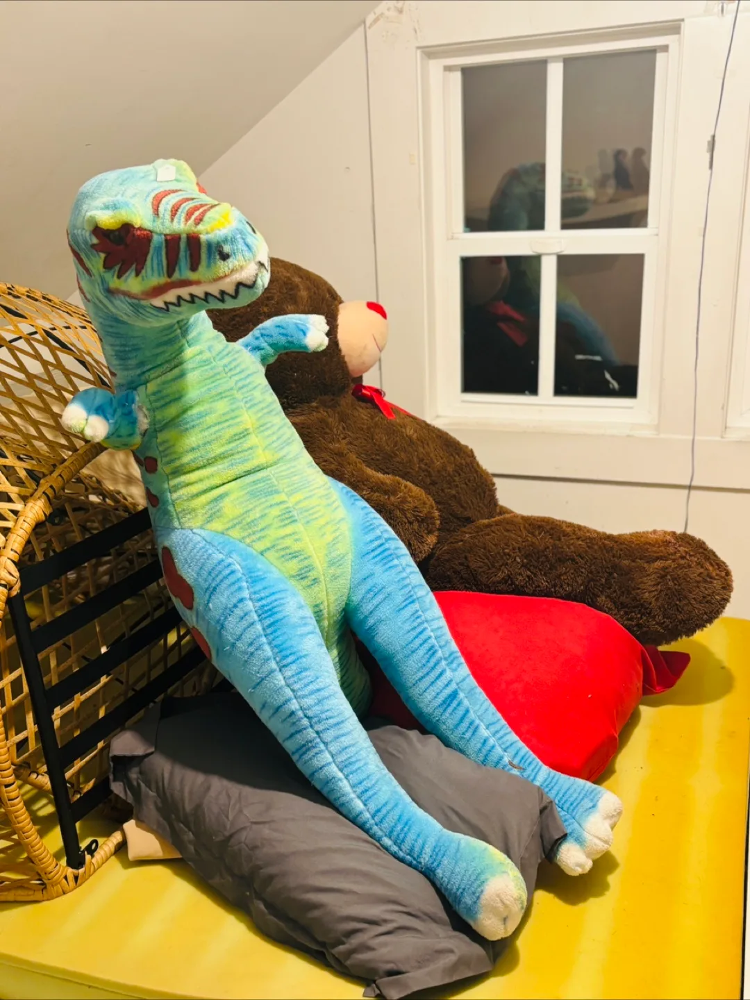 Stuffed Dinosaur and Teddy Bear image indicator(2)