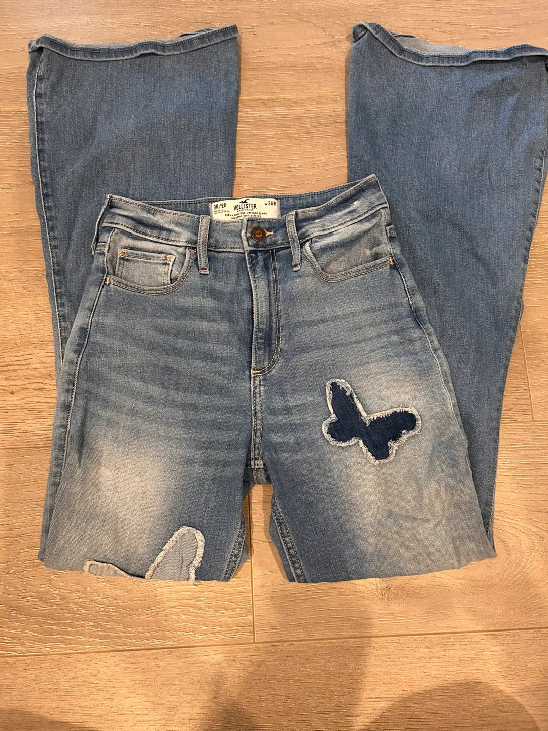 Women’s HOLLISTER butterfly jeans! thumbnail