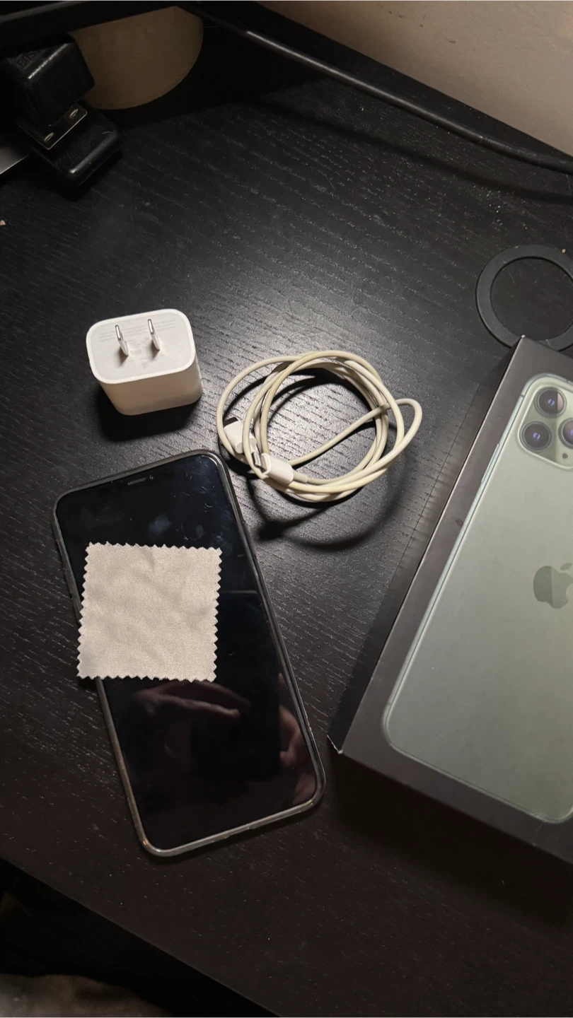 iPhone 11 Pro Max – 256GB Midnight Green (Unlocked) - photo 3