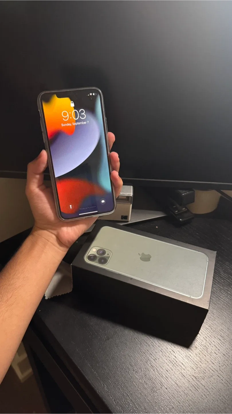 iPhone 11 Pro Max – 256GB Midnight Green (Unlocked)