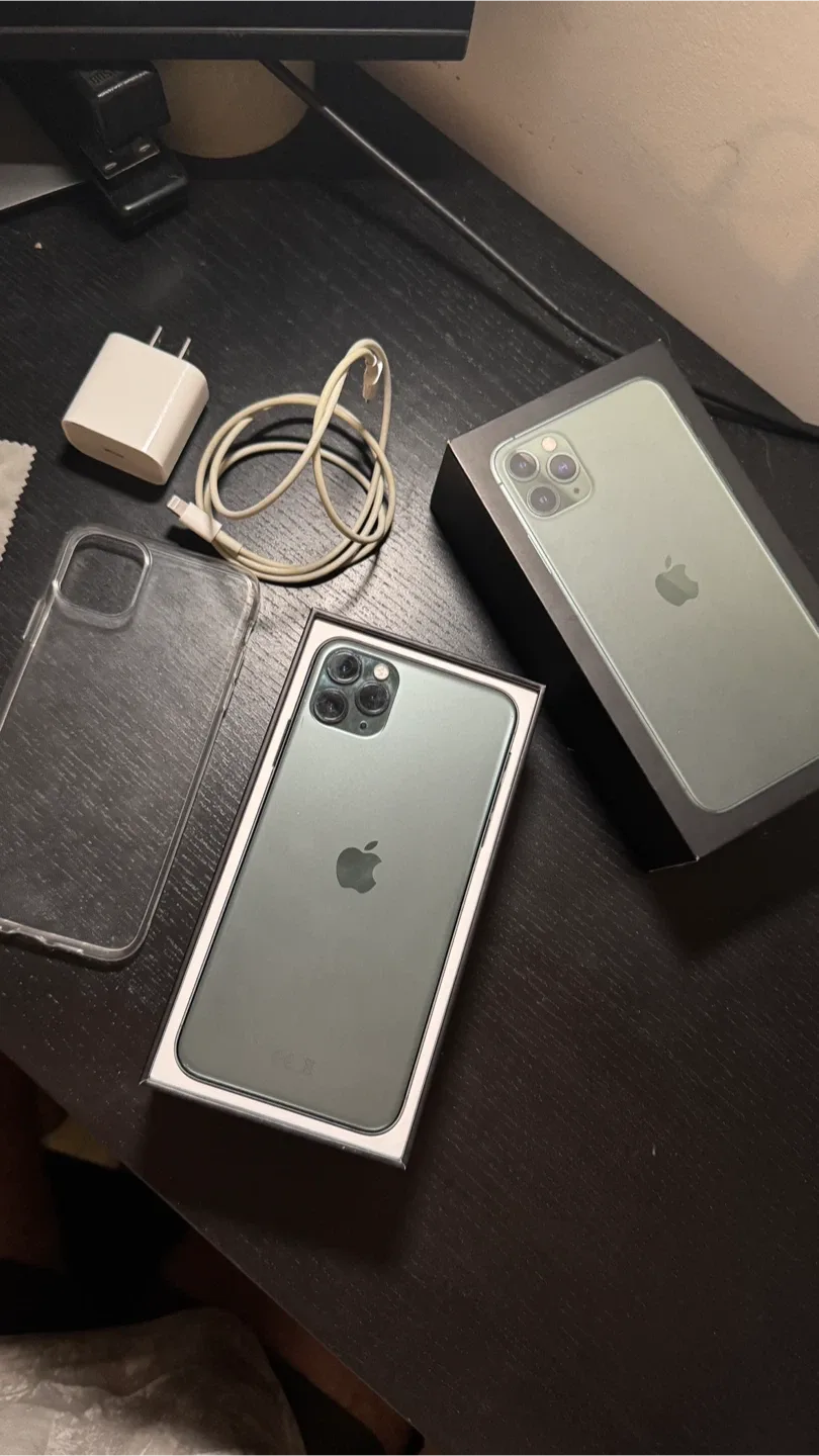 iPhone 11 Pro Max – 256GB Midnight Green (Unlocked) image indicator(2)