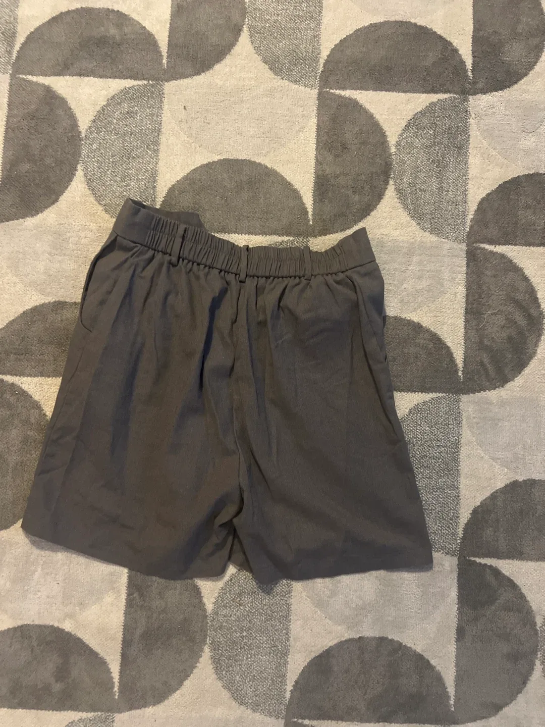Grey Shorts image indicator(2)