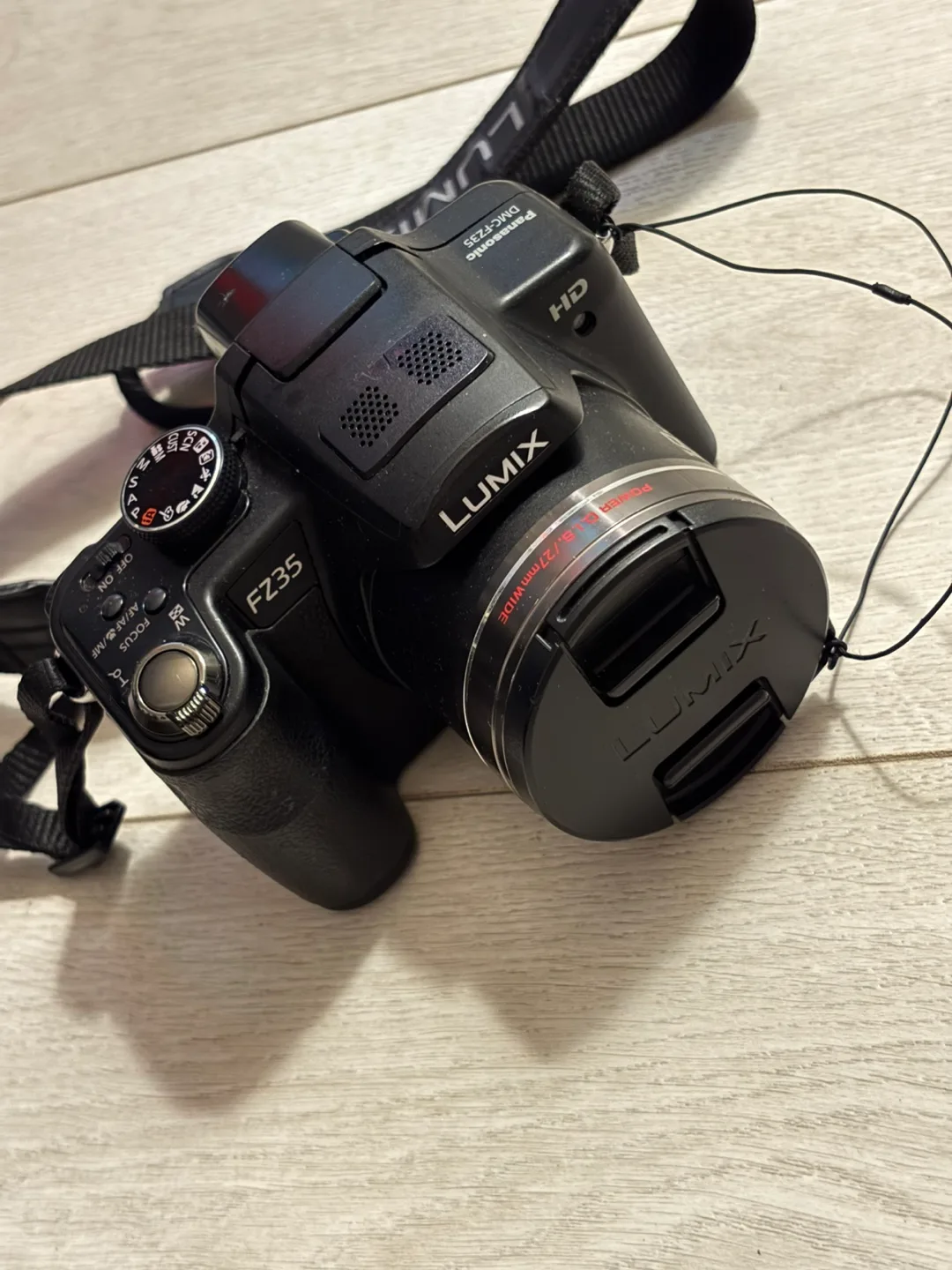 Panasonic Lumix DMC-FZ35 Digital Camera thumbnail