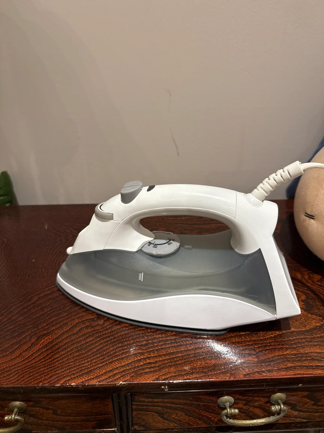Clothes Iron - White & Grey