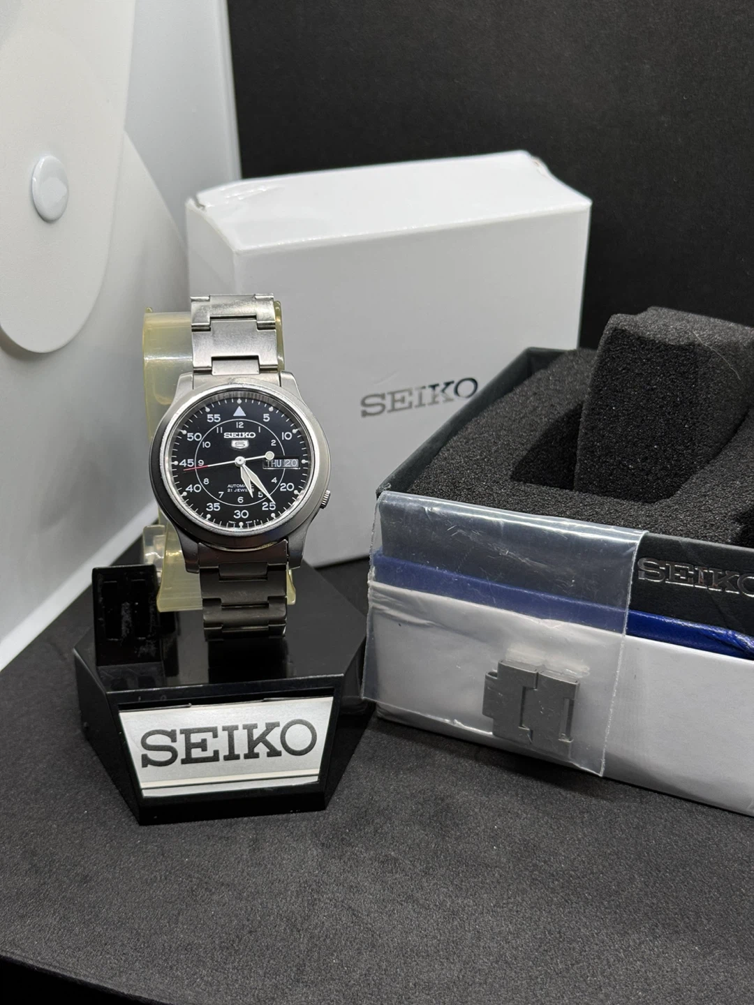 Seiko 5 Automatic Watch - Like New! - photo 2