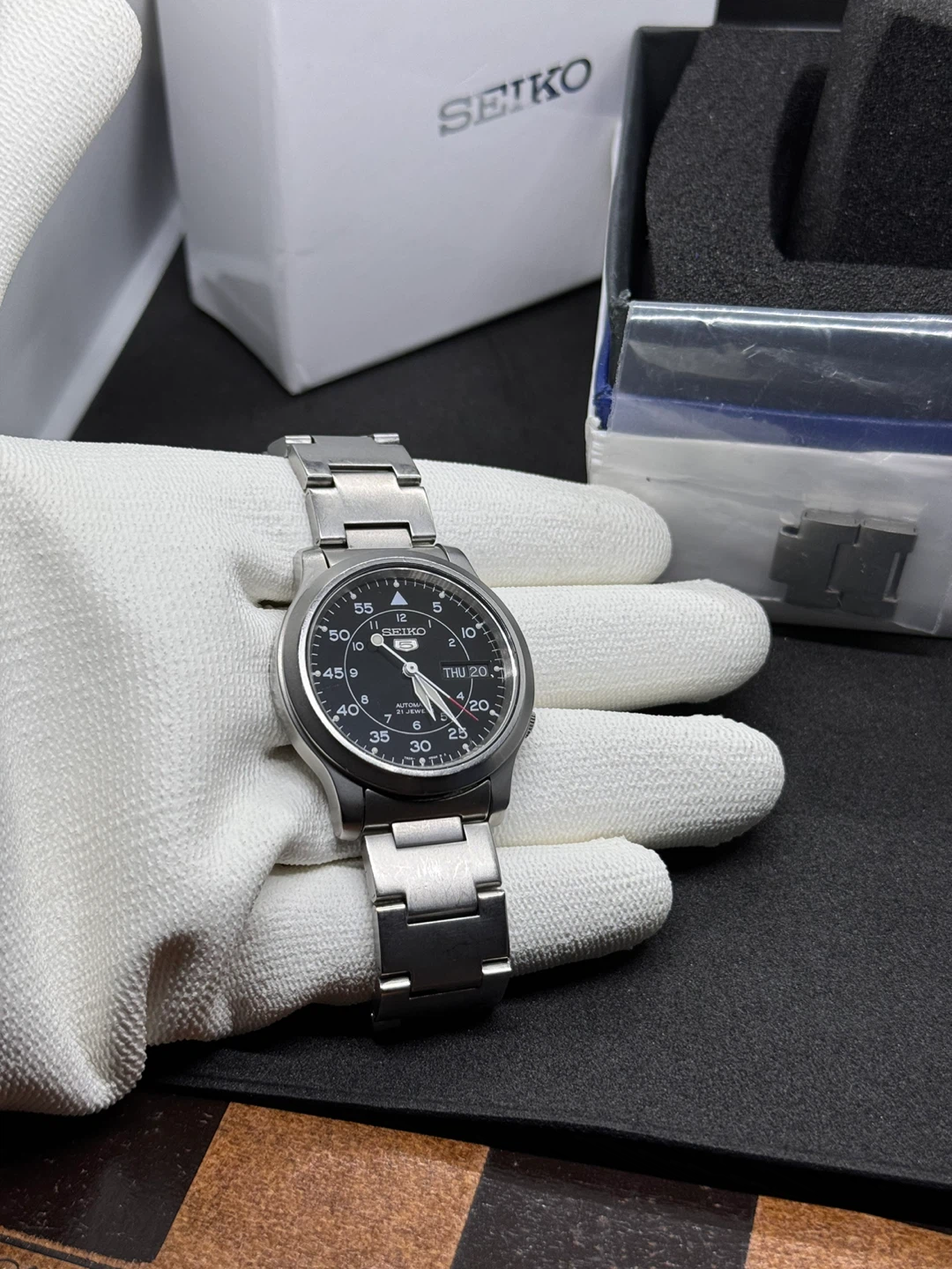 Seiko 5 Automatic Watch - Like New! - photo 4