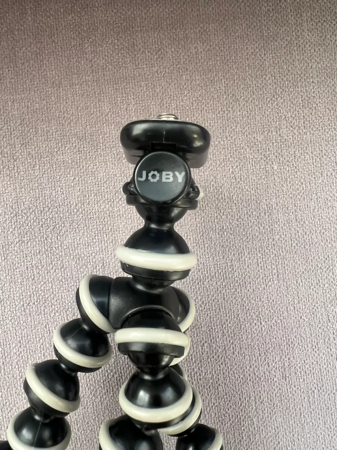 JOBY Black and White Flexible mini Tripod image indicator(2)