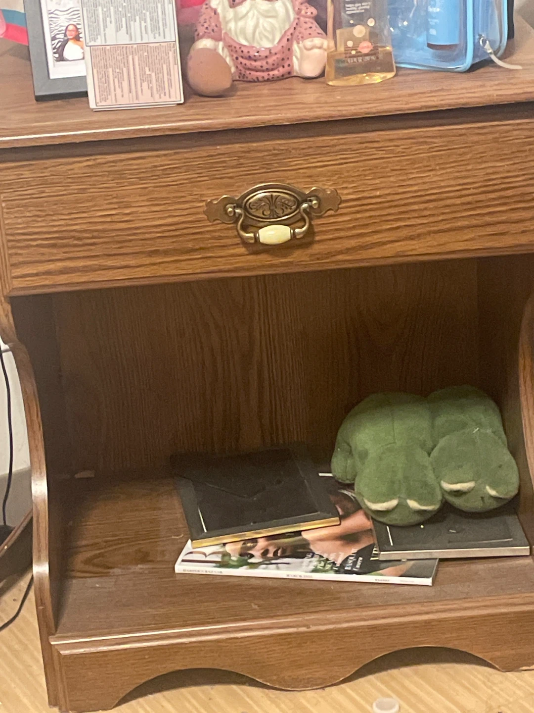 I’m selling a nightstand🥕