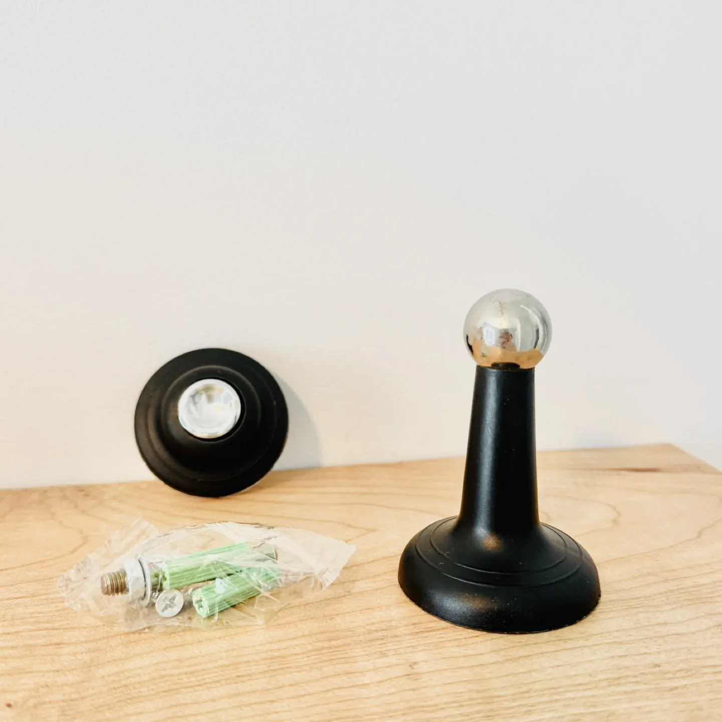 Black Magnetic Door Stop 🥕 image indicator(2)