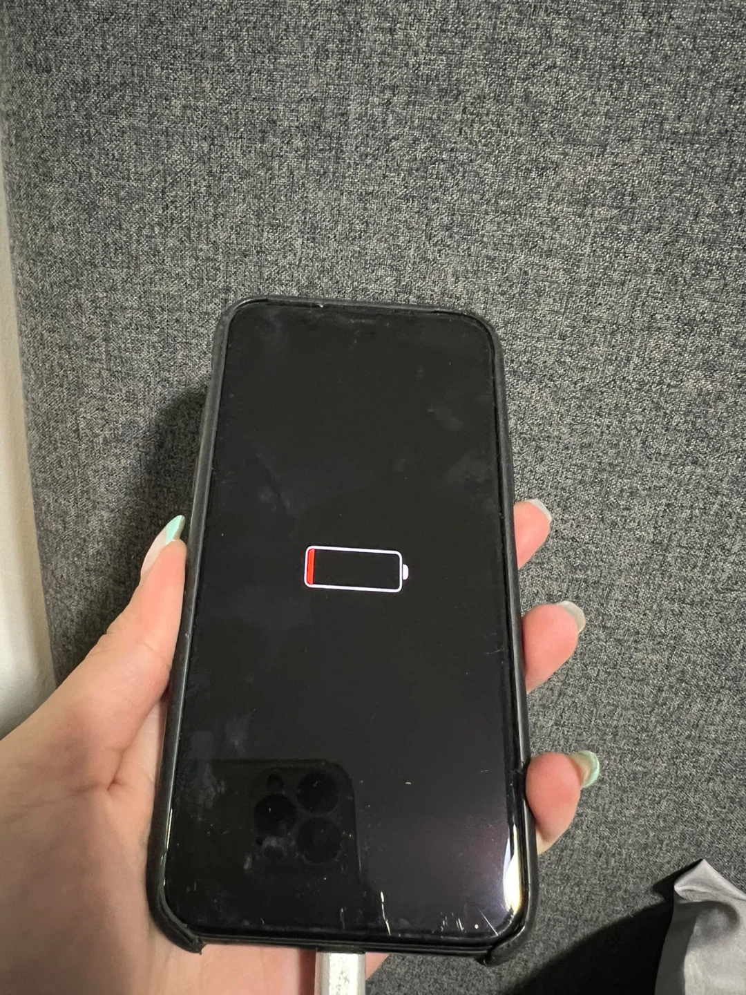 Locked icloud Iphone 11 pro - photo 2
