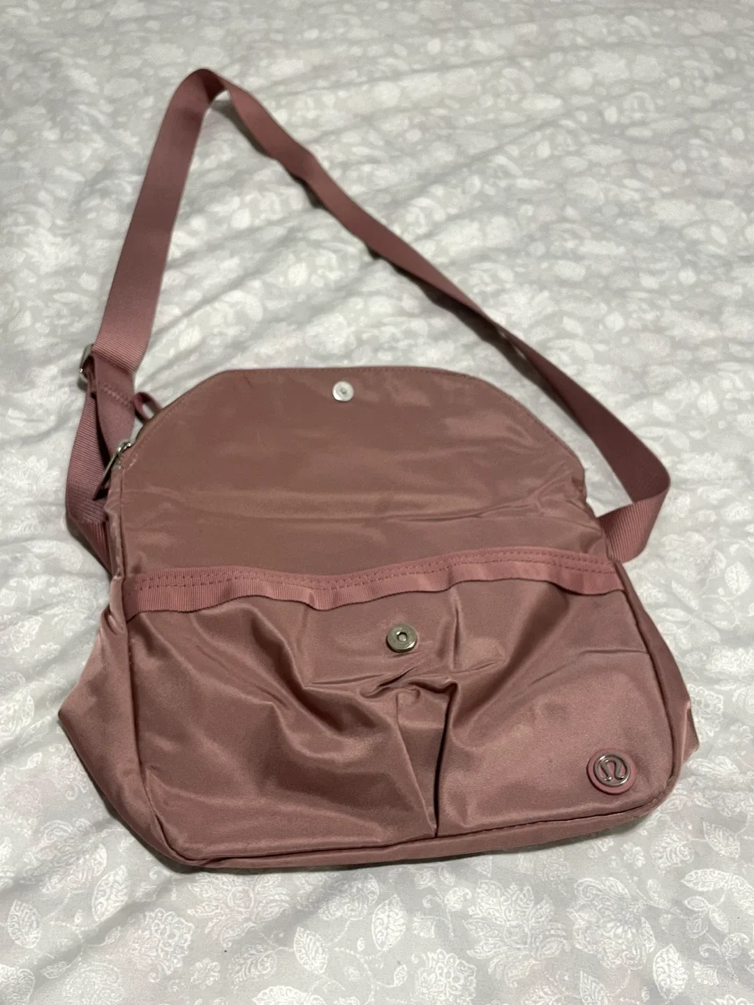 Lululemon Crossbody Bag - Mauve Colour image indicator(3)