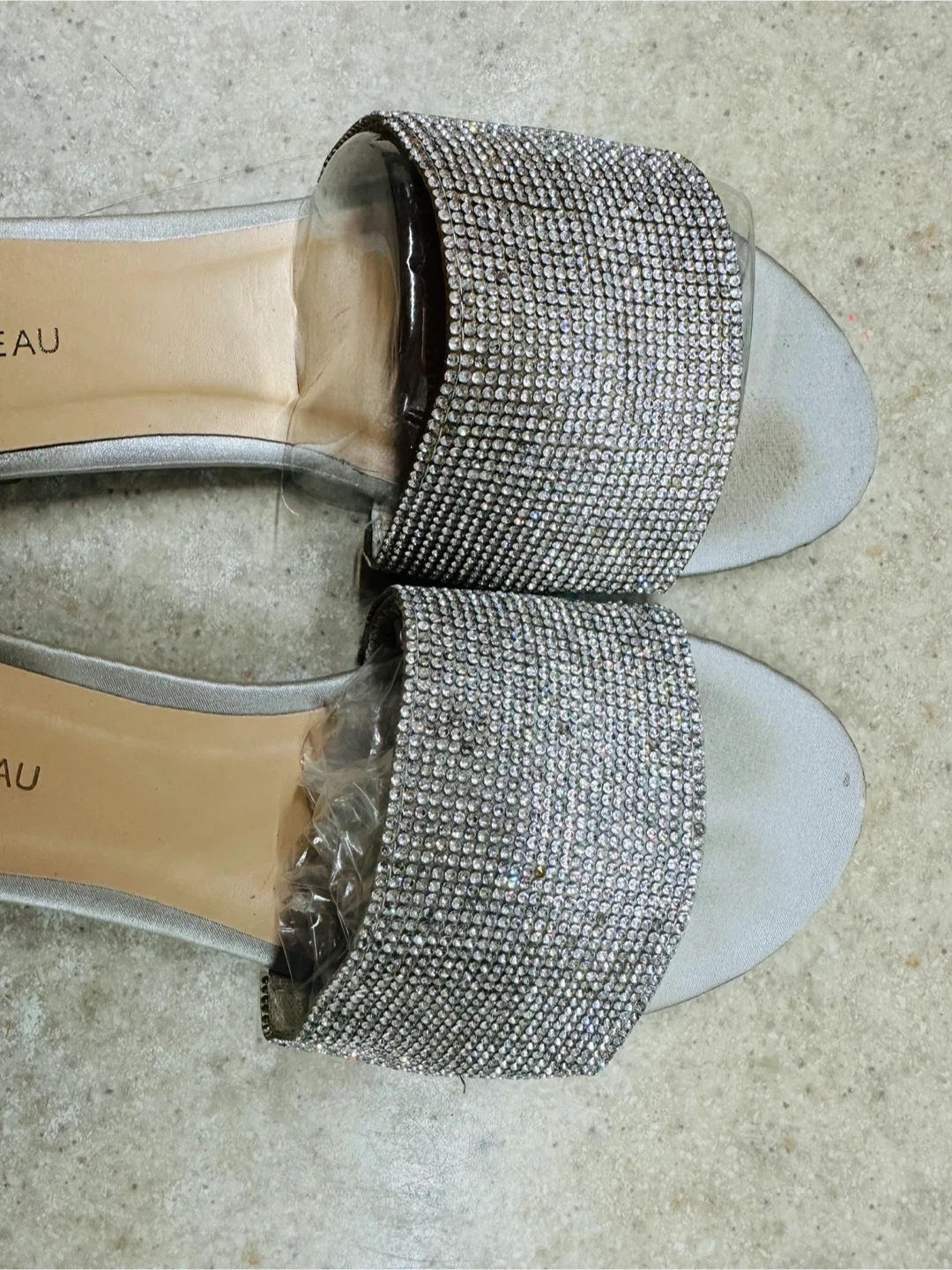 Le Chateau Silver Diamante Slides - Size 6 - photo 4