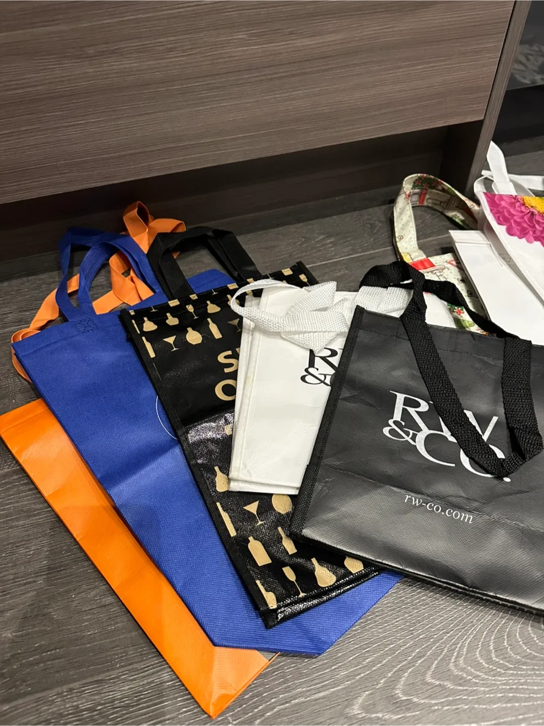 Lululemon & Other Branded reusable Shopping Bags image indicator(3)