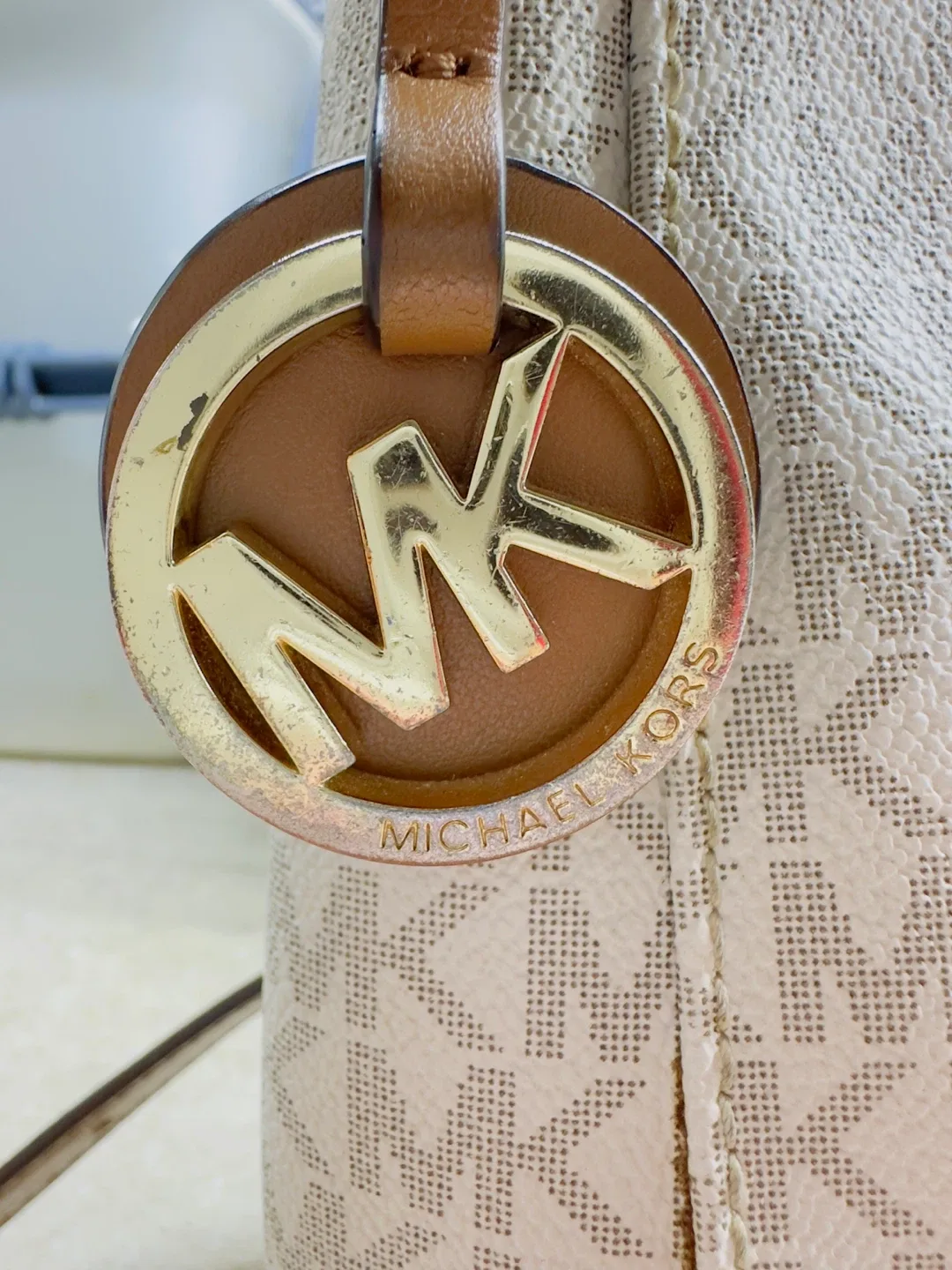 Michael Kors Crossbody Bag image indicator(5)