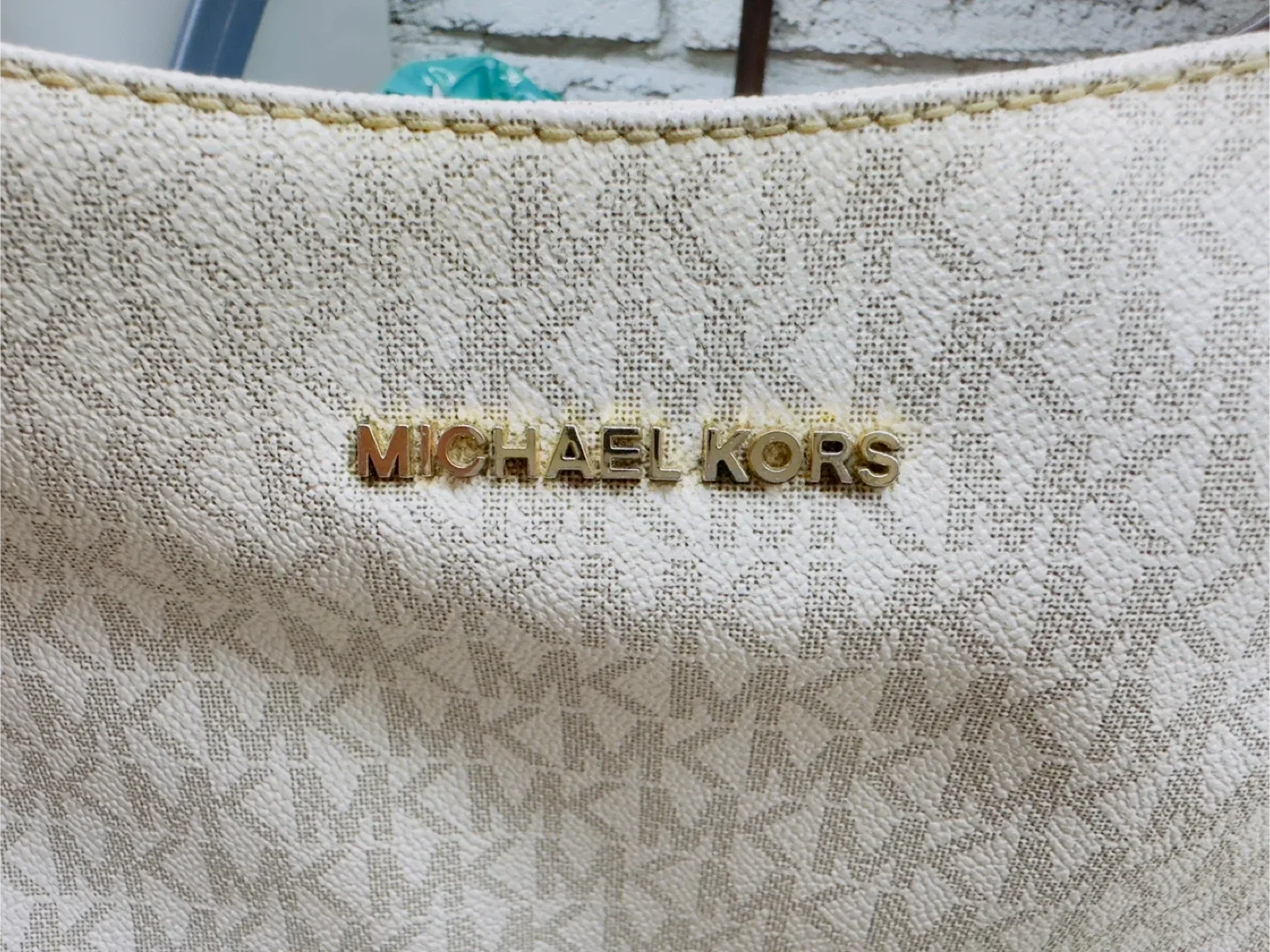 Michael Kors Crossbody Bag image indicator(9)