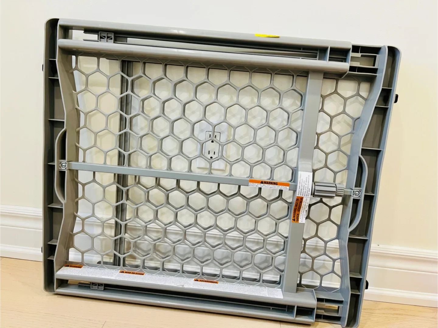 Baby Gate Regalo Easy Step 38.5-Inch Extra Wide Baby Gate image indicator(4)