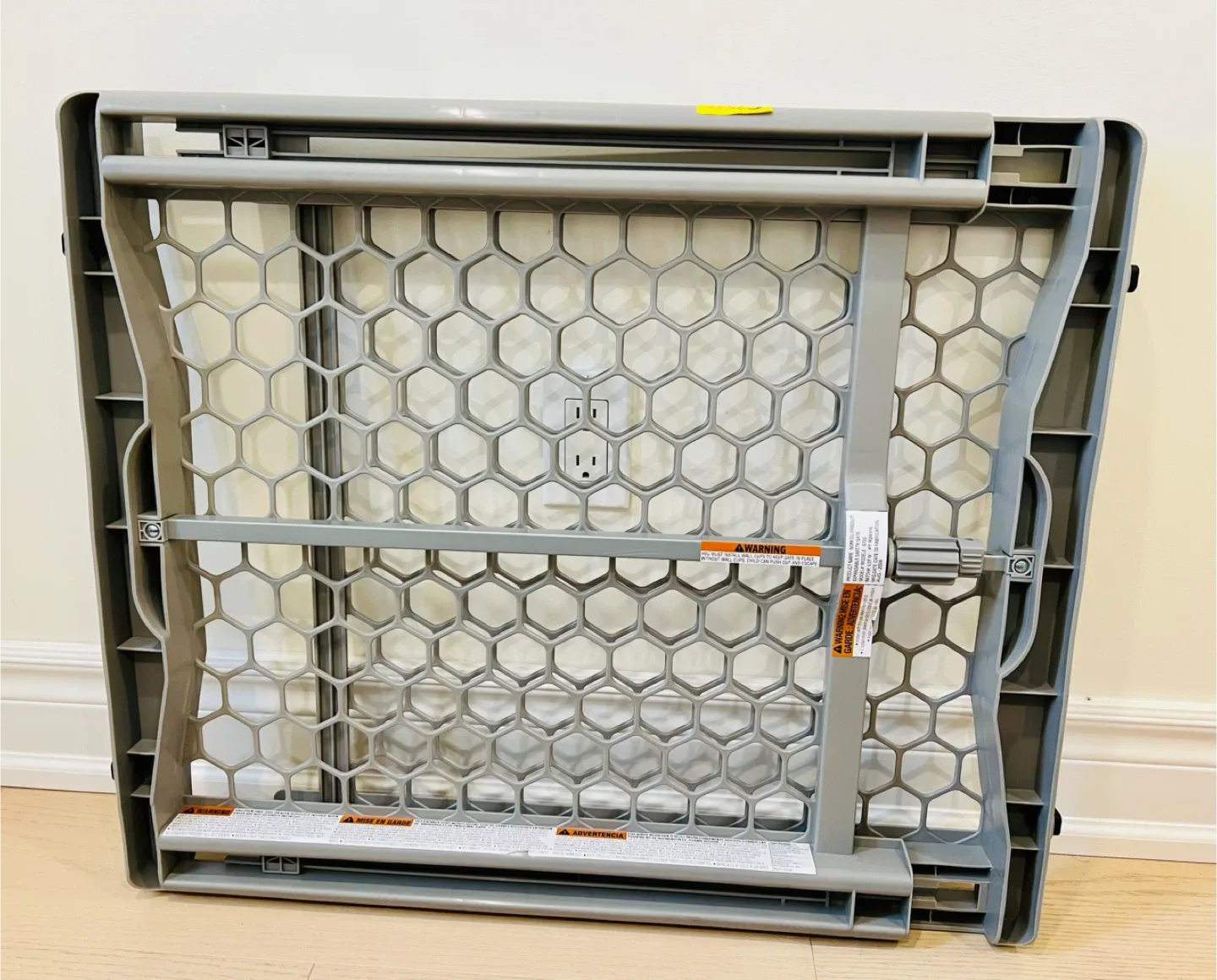 Baby Gate Regalo Easy Step 38.5-Inch Extra Wide Baby Gate image indicator(3)