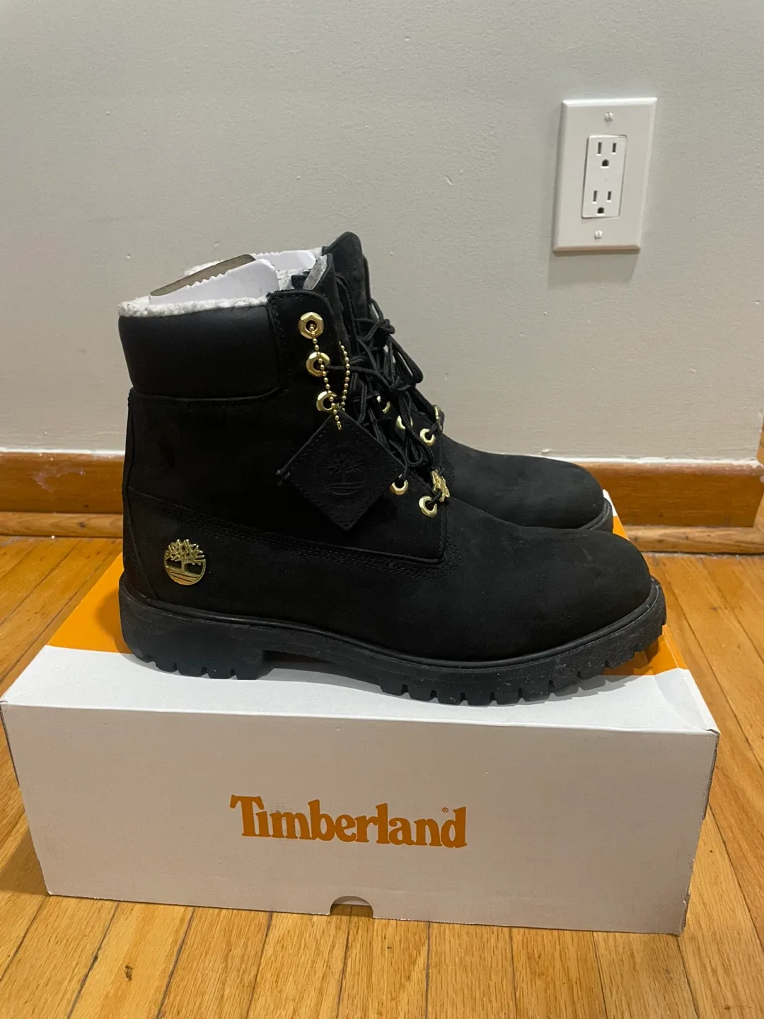 Timberland 6’ Black Prenium Warmline Boots - Men’s Size 10 thumbnail