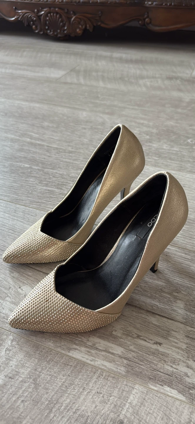 ALDO Gold Heels, Size 6 - photo 3