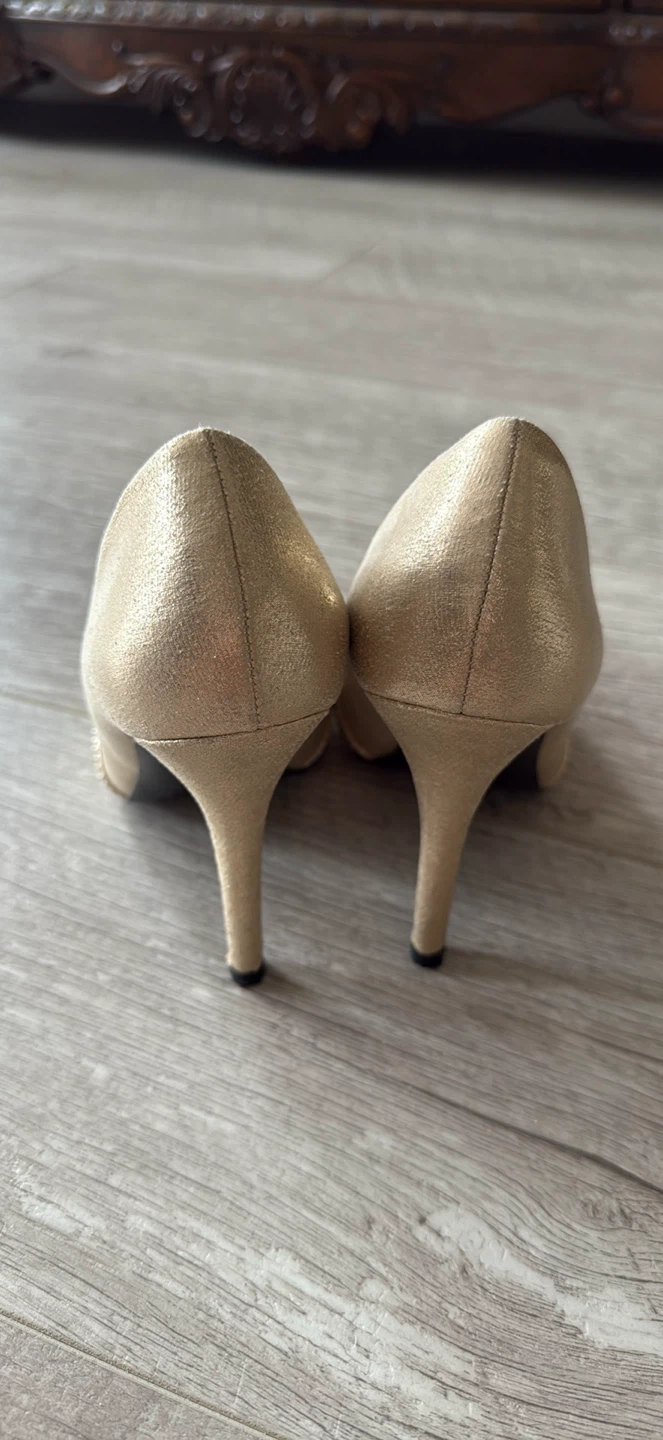 ALDO Gold Heels, Size 6 - photo 2