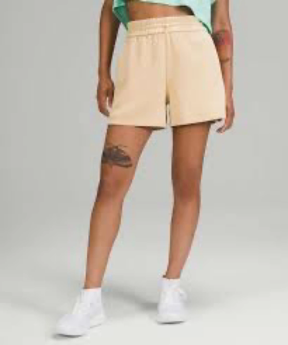 Lululemon softstreme high rise short 4" prosecco