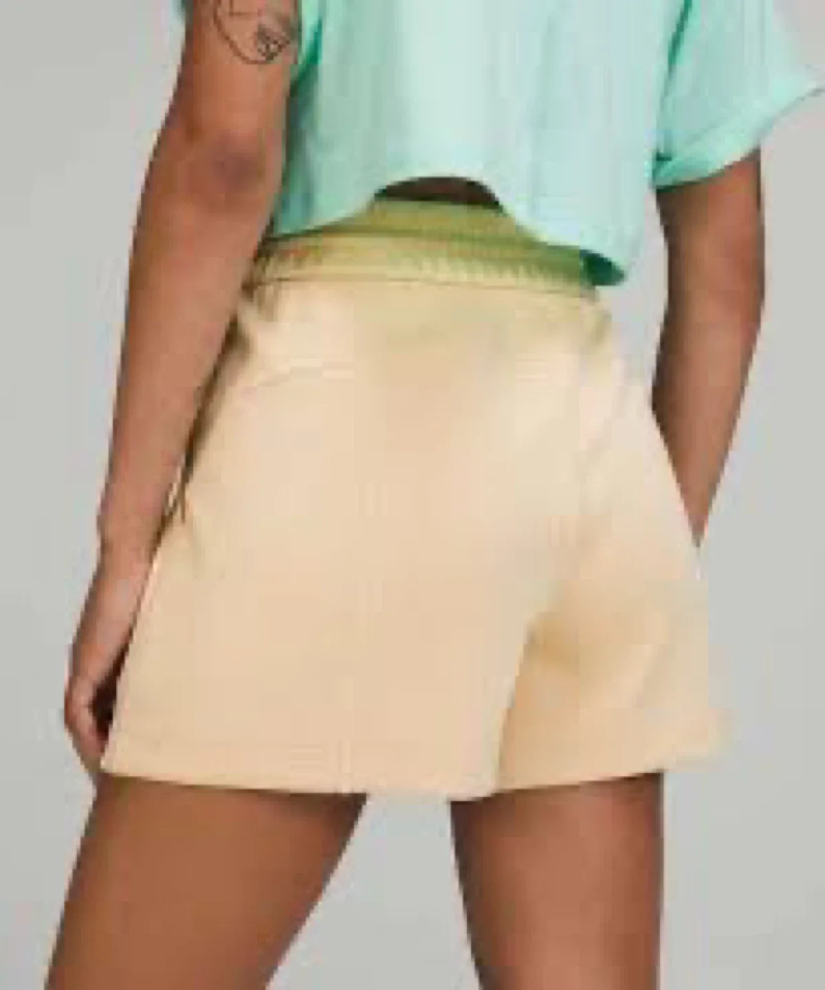 Lululemon softstreme high rise short 4" prosecco image indicator(3)