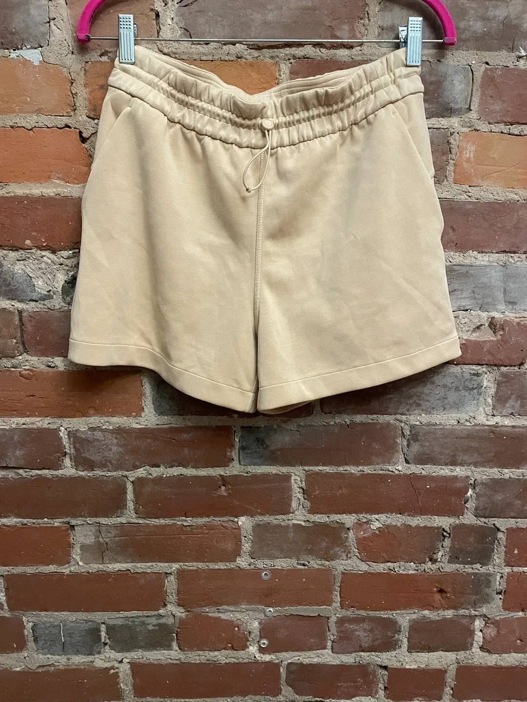 Lululemon softstreme high rise short 4" prosecco image indicator(4)