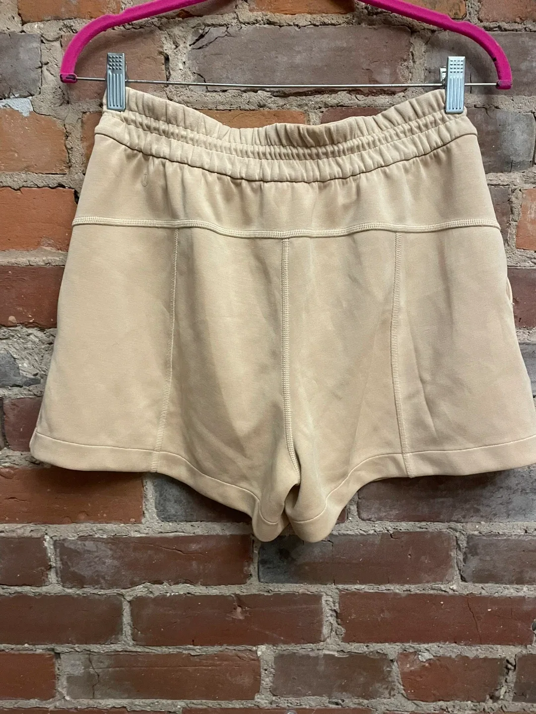 Lululemon softstreme high rise short 4" prosecco image indicator(5)