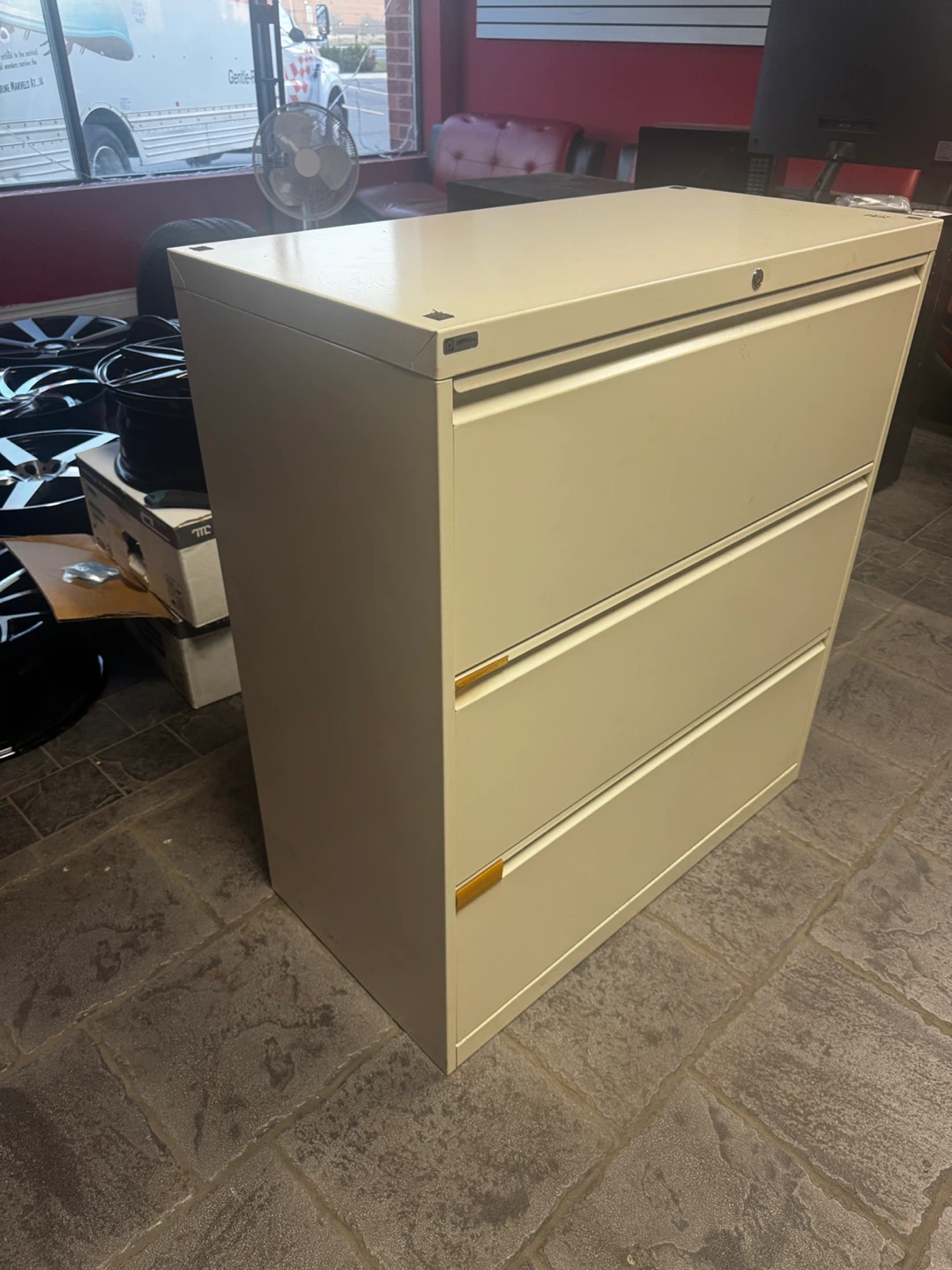 Beige 3-Drawer Filing Cabinet - photo 4