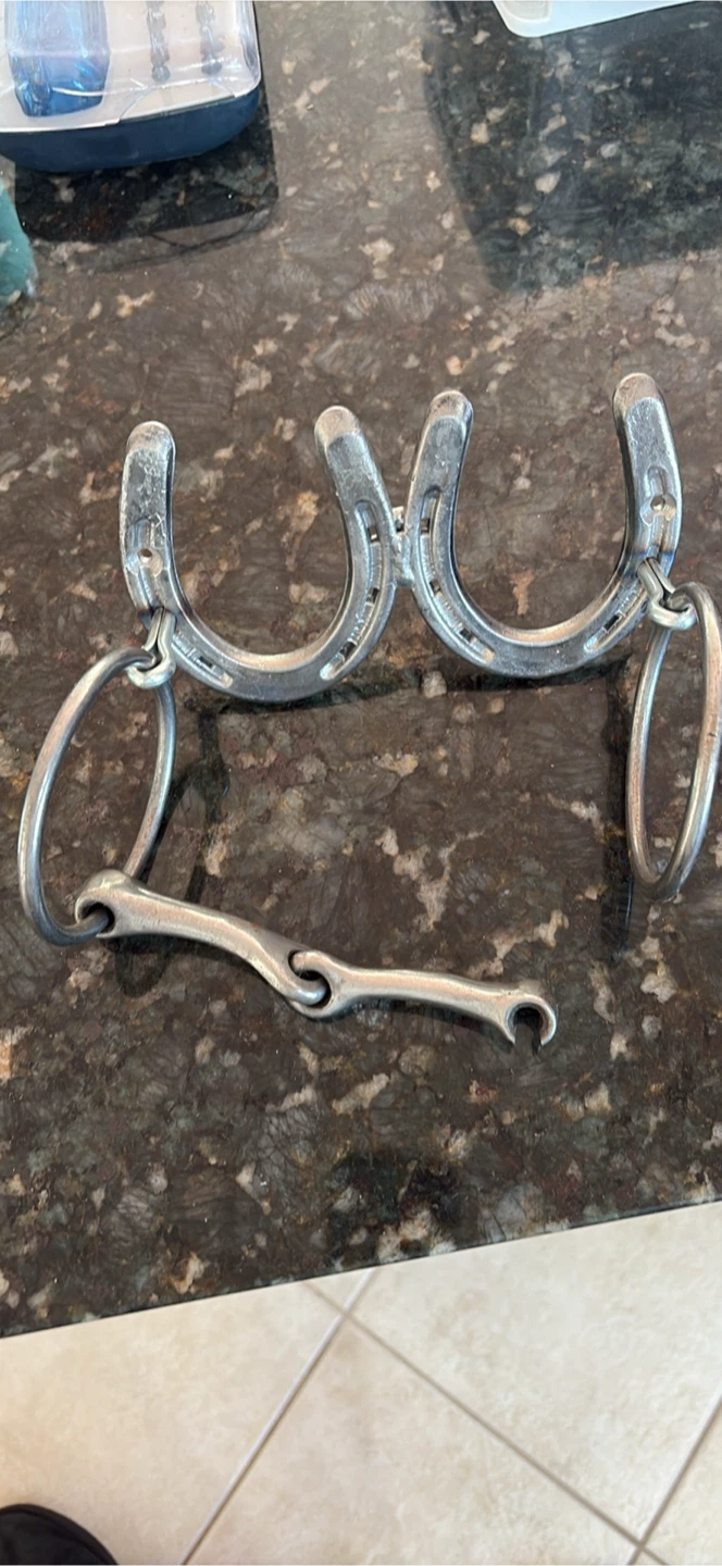 Toilet role Holder made from Horseshoe Bit Rack - photo 2