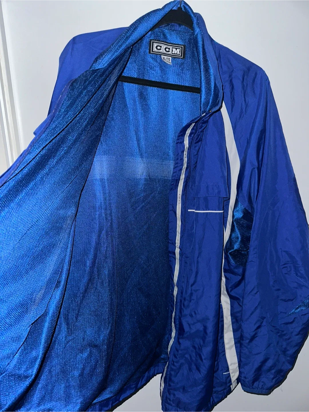 CCM Blue Jacket - men’s Size XL/TG image indicator(3)