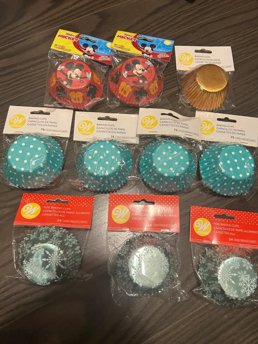 New Wilton cupcake cup set, all for 15$-  496 cups ! thumbnail