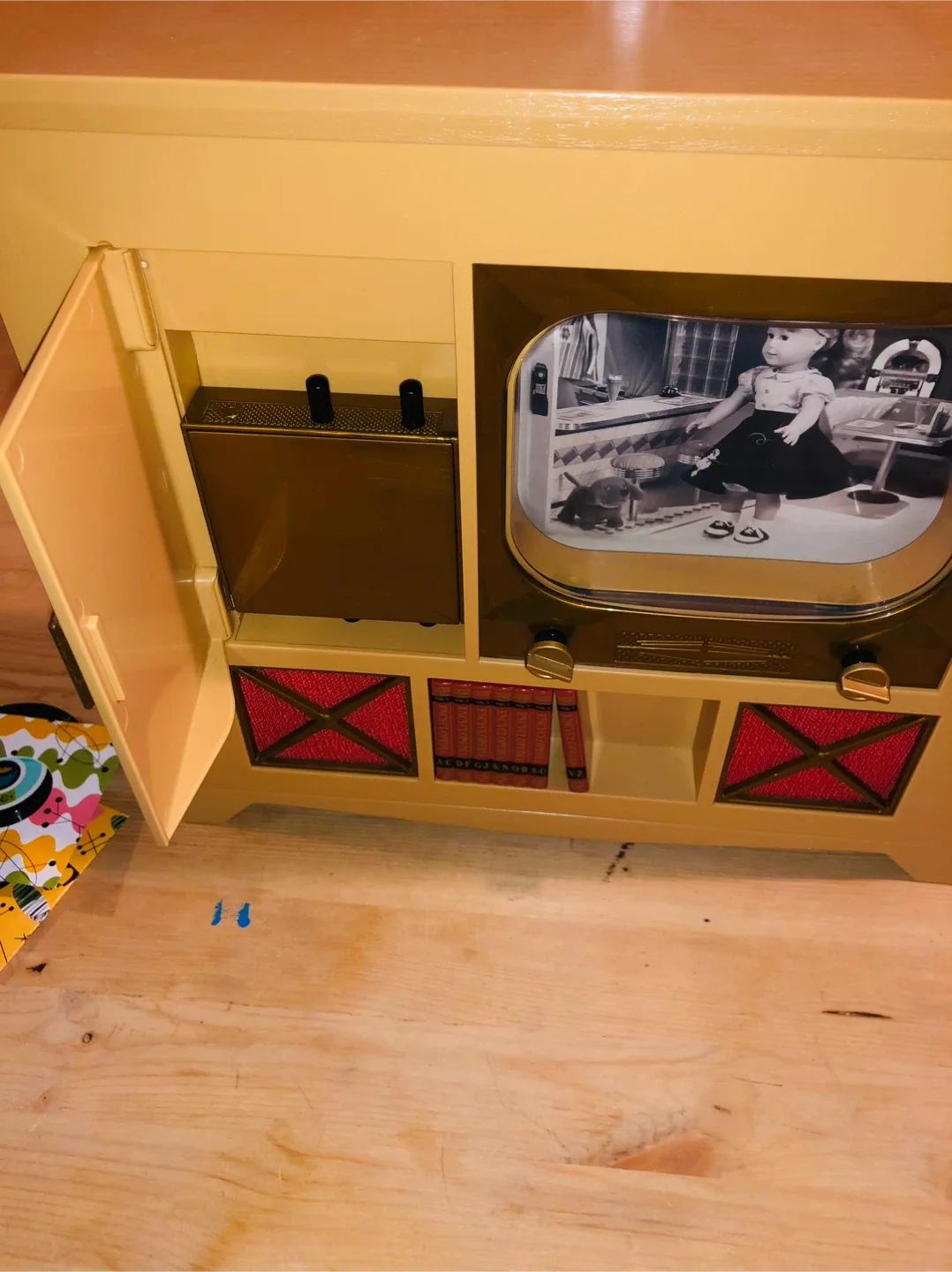 American Girl Retro TV & Record Player image indicator(2)