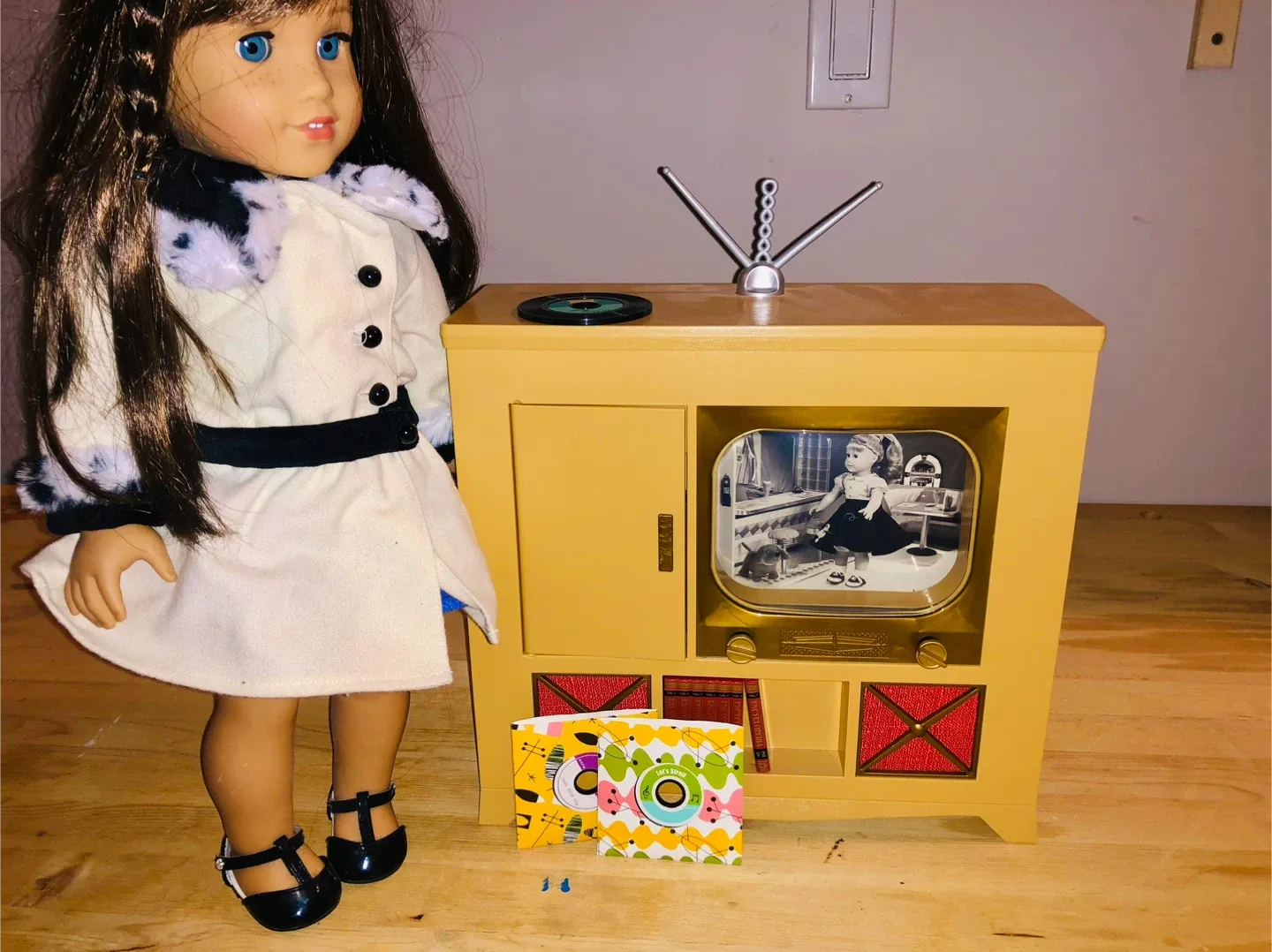American Girl Retro TV & Record Player image indicator(6)